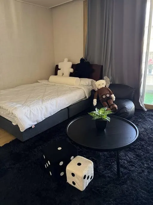 Апартаменты Spacious Minimalist Studio In Clark Анхелес
